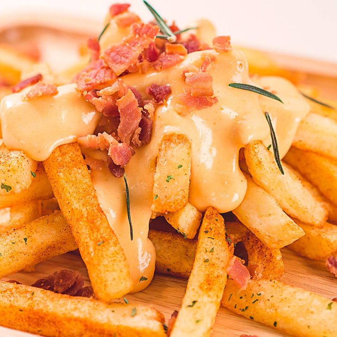 Batata frita com queijo e bacon na airfryer